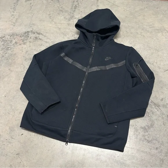 Nike Tech Fleece Black Hoodie Large - Picture 2 of 11